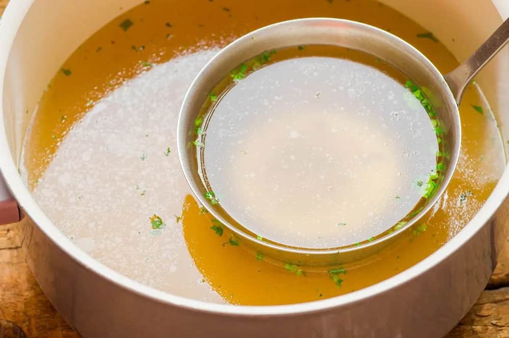 Jak zrobić bulion na zupę - prosty przepis, który zawsze się udaje Jak zrobić bulion na zupę - prosty przepis, który zawsze się udaje