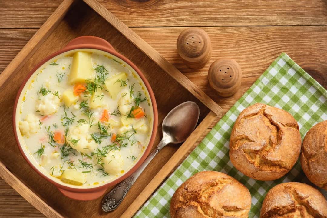 Zupa kalafiorowa jak u babci - przepis na smak dzieciństwa Zupa kalafiorowa jak u babci - przepis na smak dzieciństwa