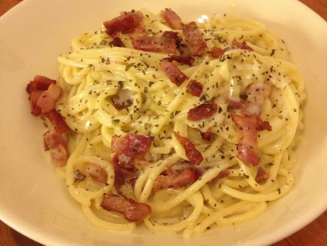 Spaghetti carbonara z boczkiem – łatwy przepis na włoskie danie Spaghetti carbonara z boczkiem – łatwy przepis na włoskie danie
