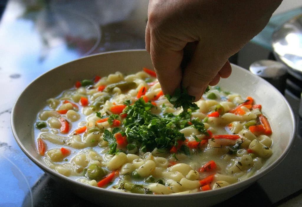 Jakie zupy z makaronem są najsmaczniejsze? Sprawdź nasze przepisy!