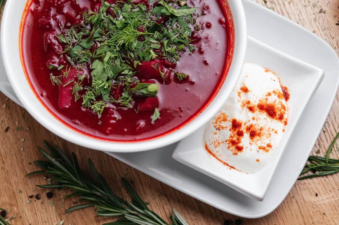 Zupa buraczkowa jak u babci - przepis na smak dzieciństwa