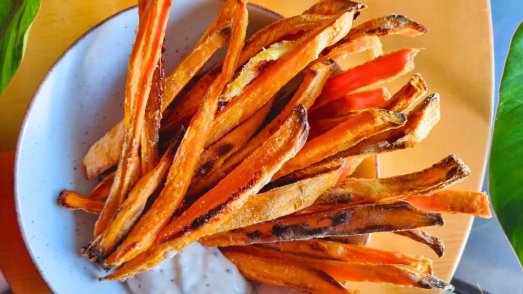 Jak zrobić frytki z batatów chrupiące jak z frytkownicy?