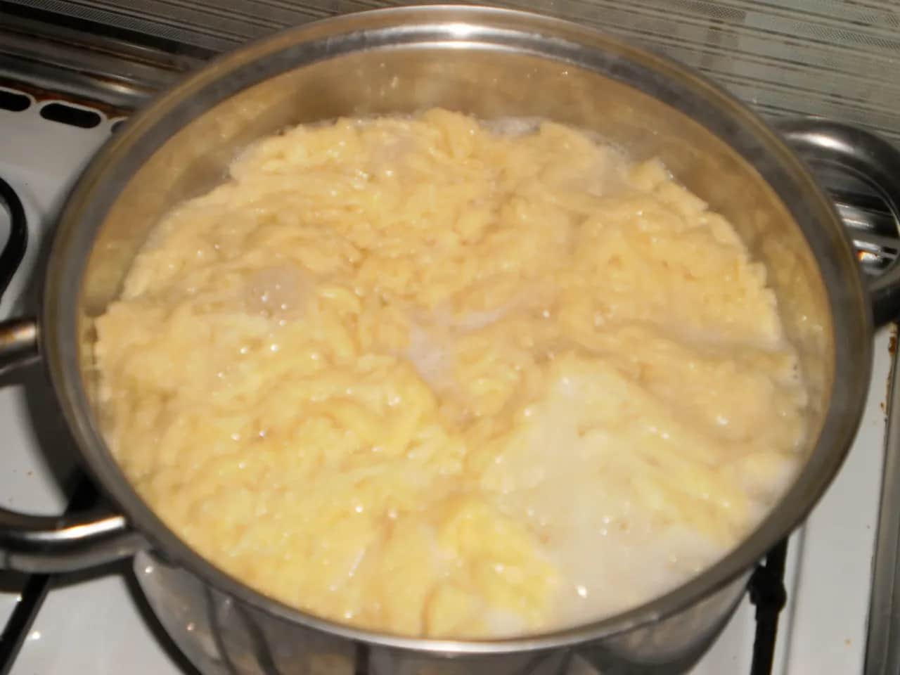 Jak zrobić lane kluseczki do zupy, które zachwycą smakiem