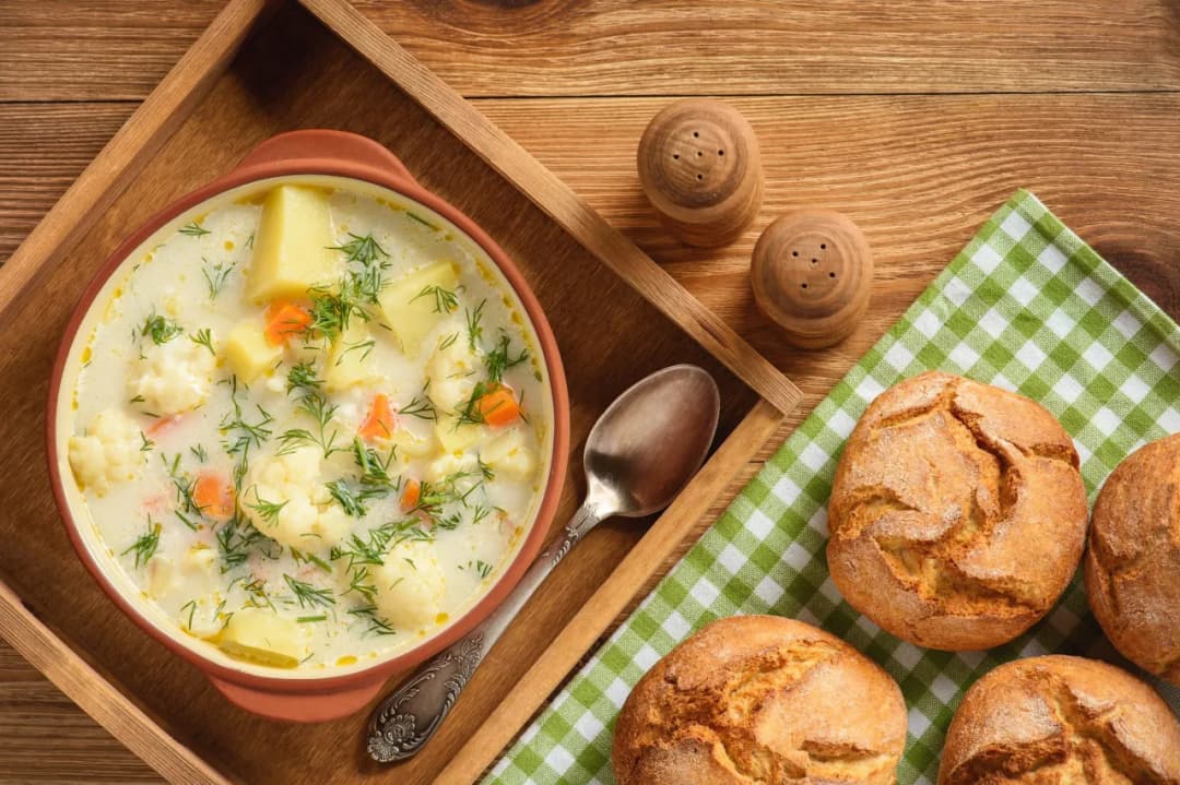 Zupa kalafiorowa jak u babci - przepis na smak dzieciństwa
