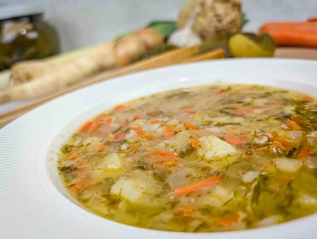 Co dodać do zupy ogórkowej, by zaskoczyć smakiem i aromatem Co dodać do zupy ogórkowej, by zaskoczyć smakiem i aromatem